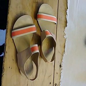 Flat sandals
